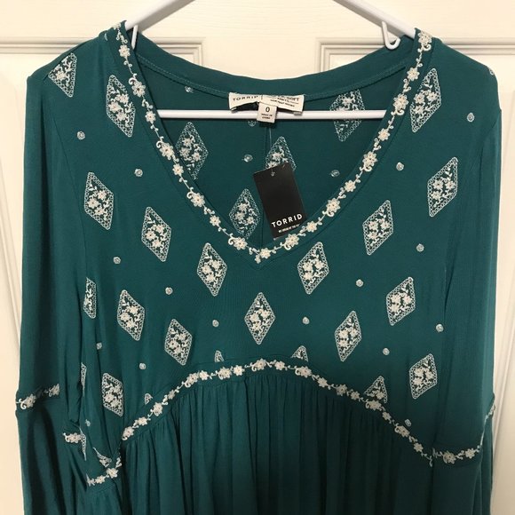 Torrid: New with Tags Embroidered Babydoll Tee - Picture 8 of 15